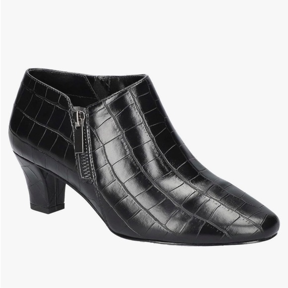 Easy Spirit Shoes - Elegant Black Easy Street Kalinda Heeled Booties w/ Sleek Minimalist Design 7.5W
